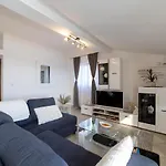 Mira Apartment