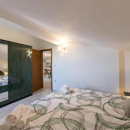 Apartments Mira Hot Tub Sea View Parking