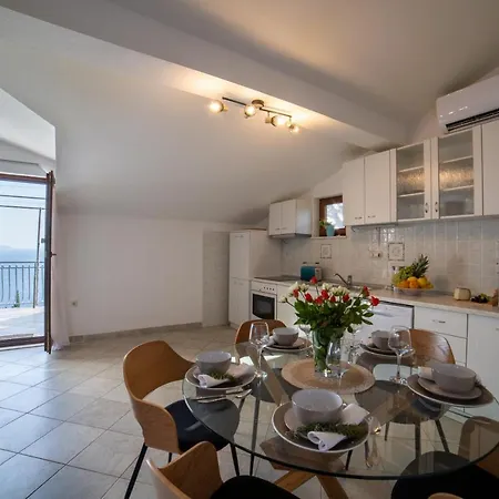 Mira Apartment *
