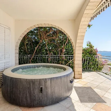 아파트 Apartments Mira Hot Tub Sea View Parking *
